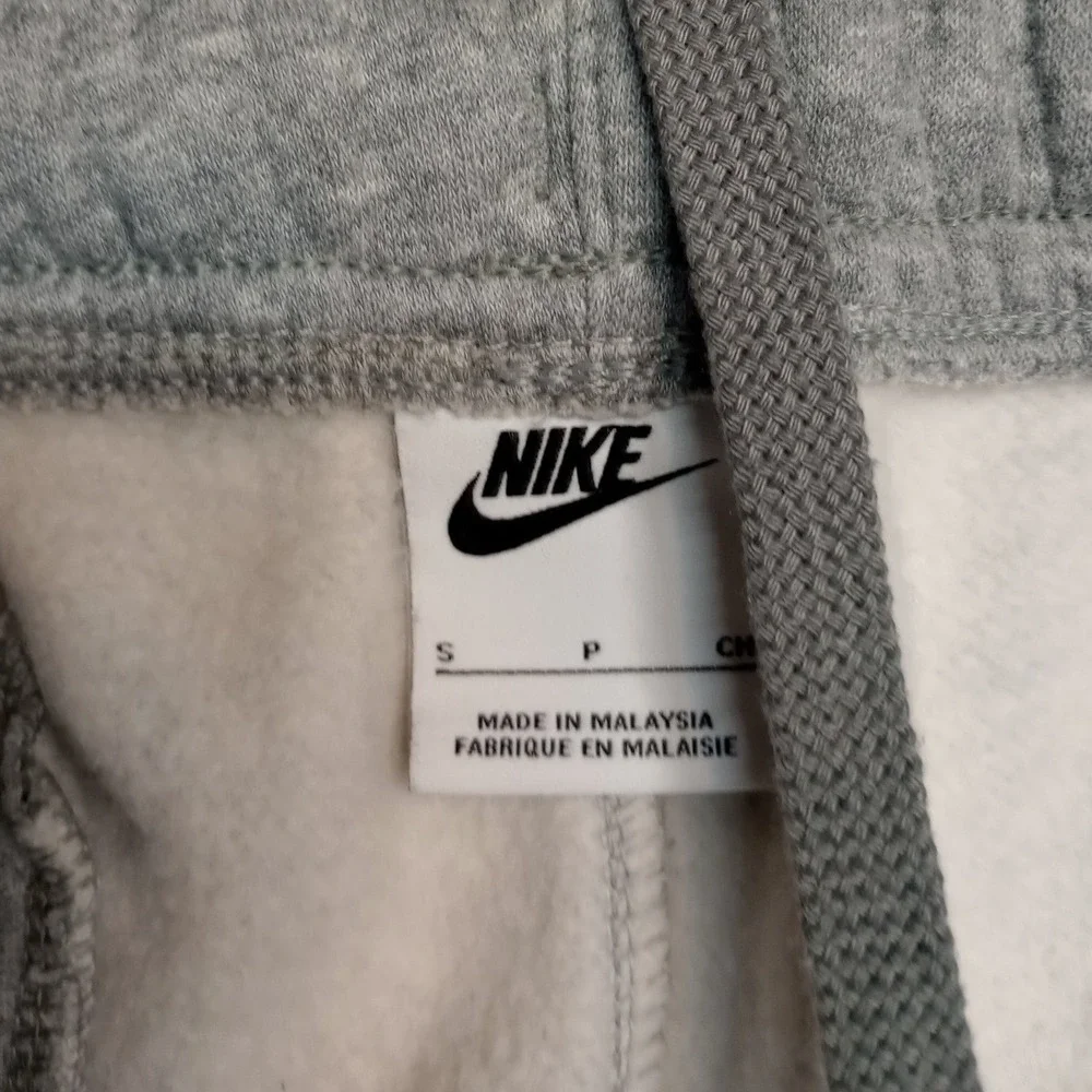 Nike Women's Club Fleece Training Joggers Gray Womens Small